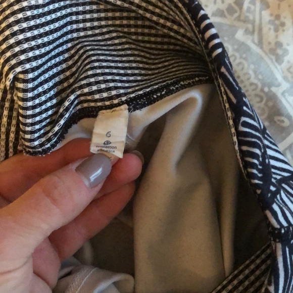 🍋LULULEMON SHADY PALMS WUNDER UNDER CAPRI - Picture 3 of 5